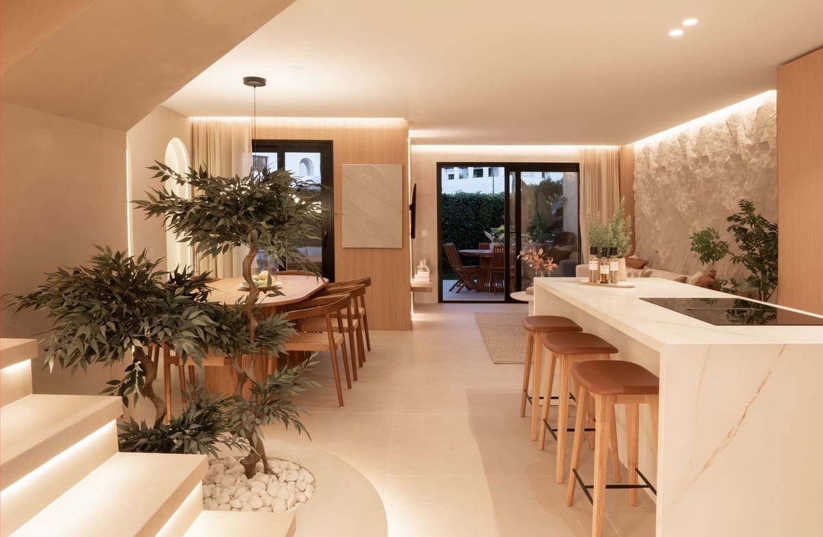 4 chambre Maison de Ville à vendre à Puerto Banus avec piscine garage - 1 595 000 € (Ref: 9308841)