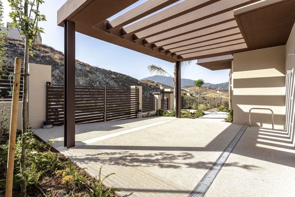 4 slaapkamer Villa te koop in Benahavis met zwembad garage - € 1.850.000 (Ref: 9383612)