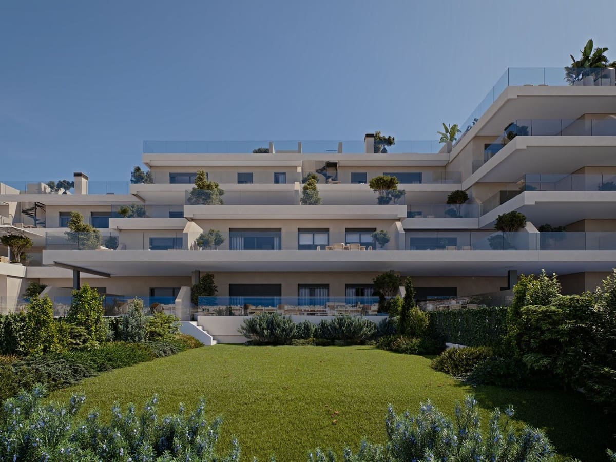 2 bedroom Apartment for sale in Estepona with pool garage - € 600,000 (Ref: 9417843)