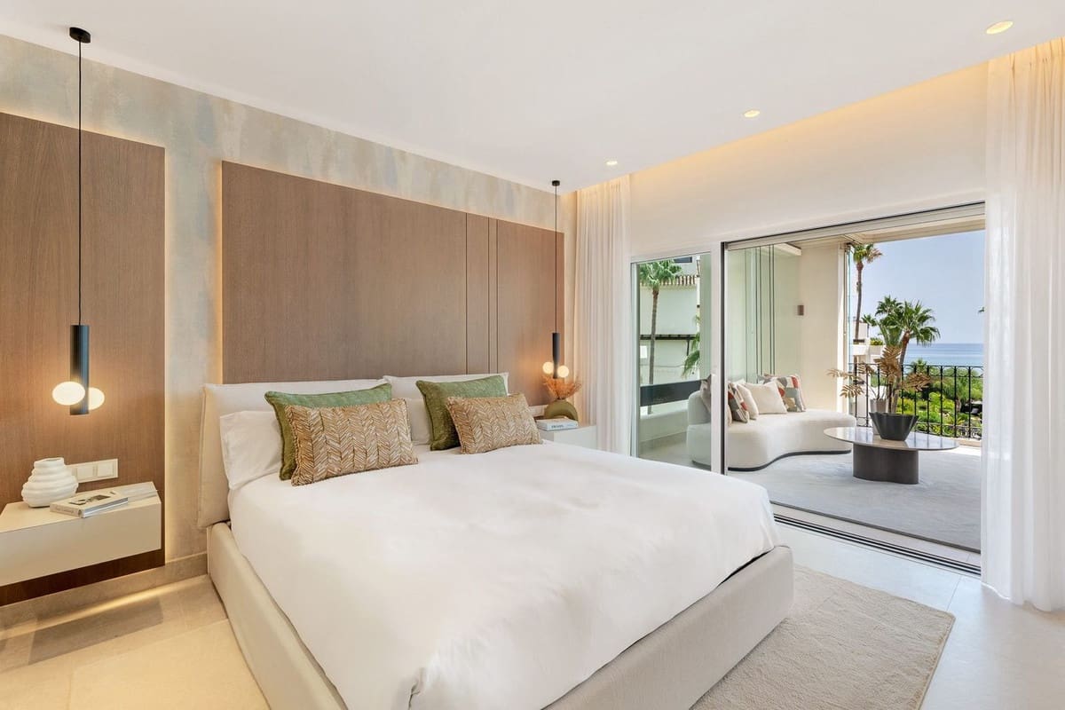 3 bedroom Apartment for sale in Estepona with pool - € 1,995,000 (Ref: 9469037)