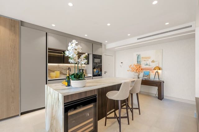 3 soveværelse Lejlighed til salg i Estepona med swimmingpool - € 1.995.000 (Ref: 9469037)