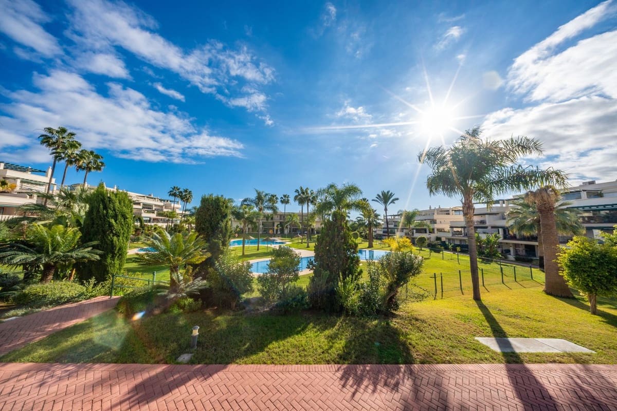 2 slaapkamer Appartement te koop in Marbella met zwembad garage - € 689.000 (Ref: 9473332)