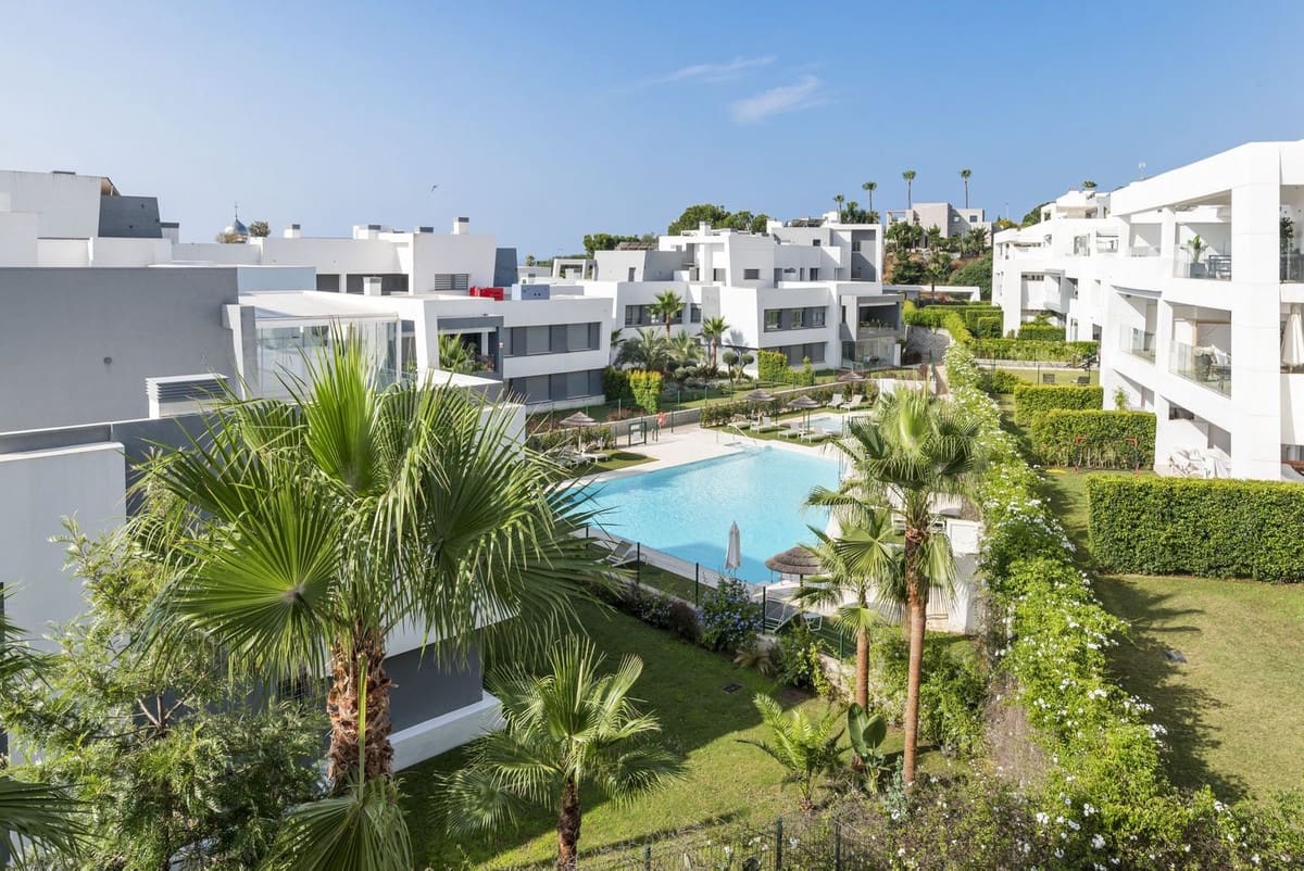 2 soverom Penthouse til salgs i Estepona med svømmebasseng garasje - € 495 000 (Ref: 9523065)