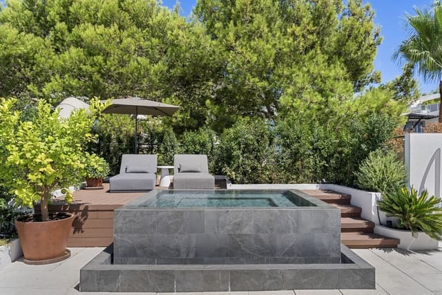 3 sovrum Semi-fristående Villa till salu i Marbella med pool garage - 3 850 000 € (Ref: 9653356)