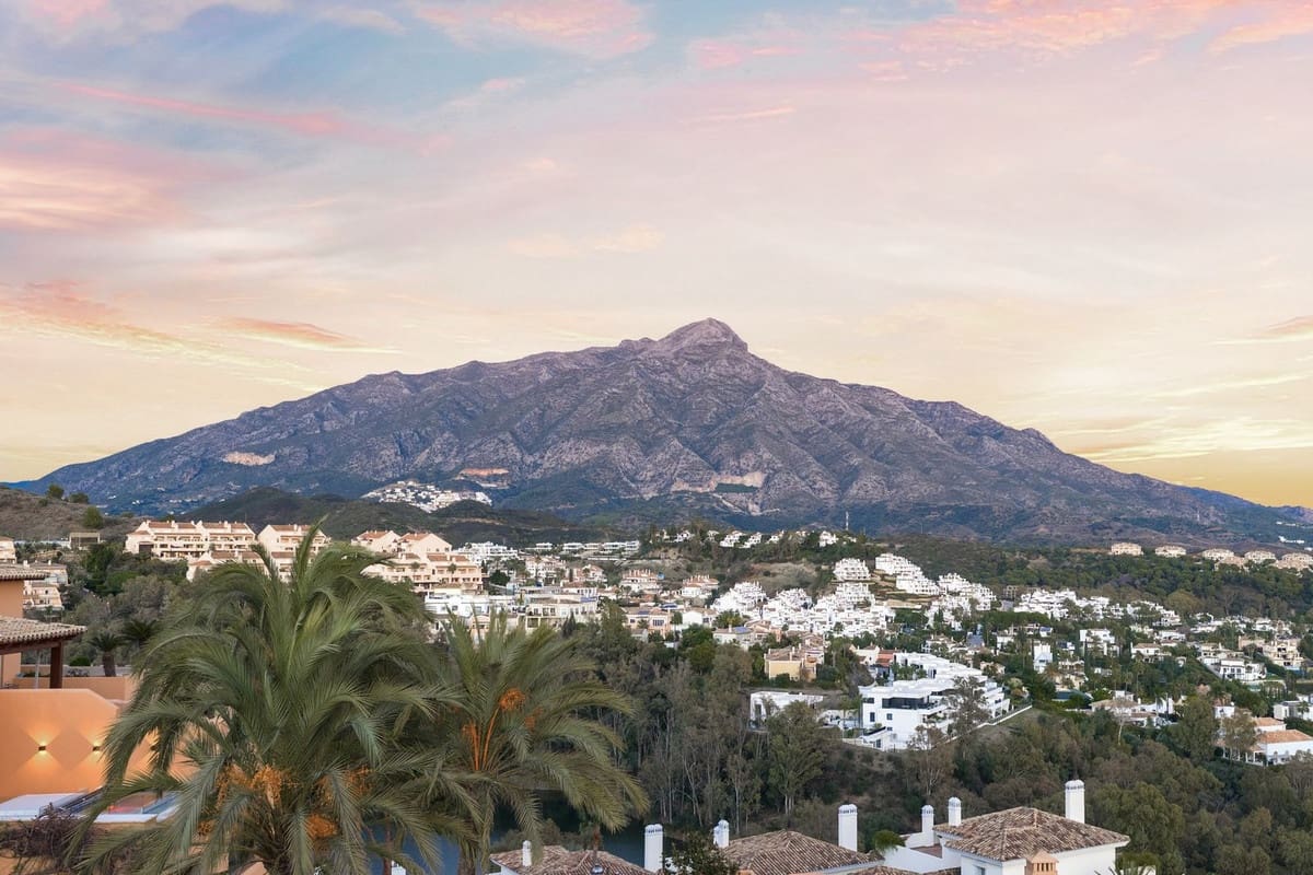 4 sypialnia Penthouse na sprzedaż w Marbella z basenem garażem - 3 495 000 € (Ref: 9656588)