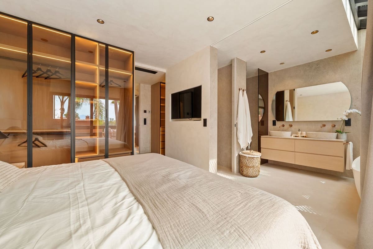 4 makuuhuone Omakotitalo myytävänä paikassa Golden Mile mukana uima-altaan 
autotalli - 2 150 000 € (Ref: 9657071)