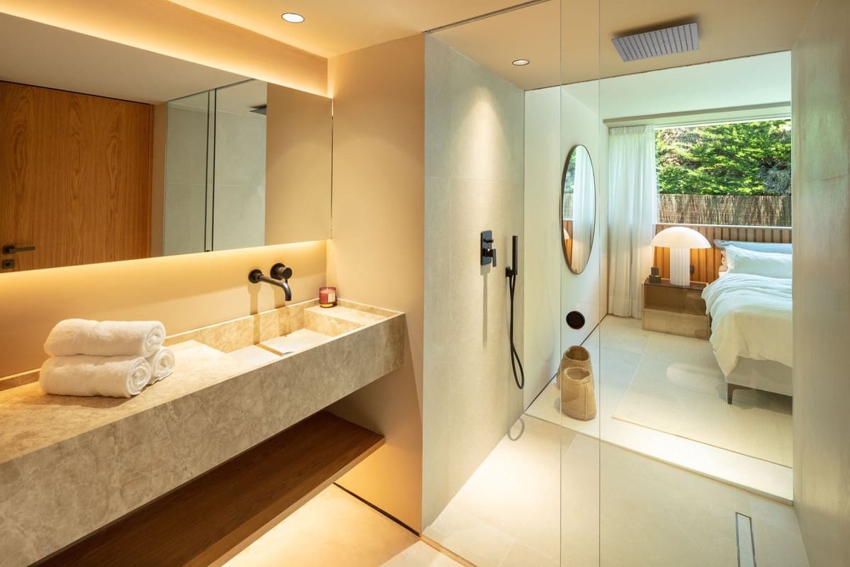 4 bedroom Villa for sale in Marbella with pool - € 3,550,000 (Ref: 9657072)