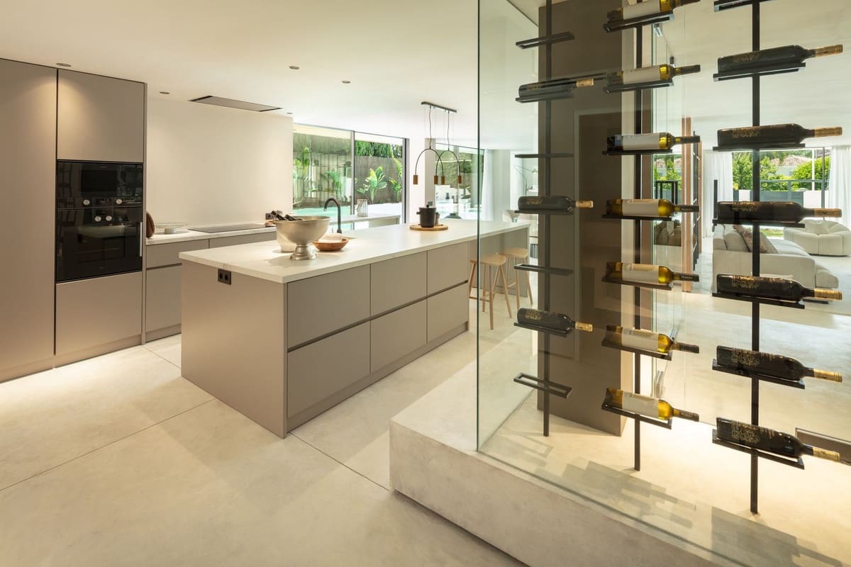 4 bedroom Villa for sale in Marbella with pool - € 3,550,000 (Ref: 9657072)