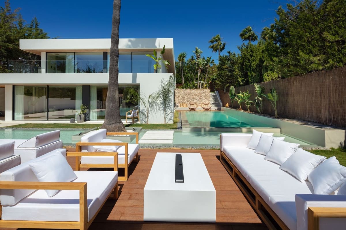 4 bedroom Villa for sale in Marbella with pool - € 3,550,000 (Ref: 9657072)