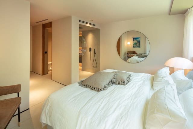 Chalet de 4 habitaciones en Marbella en venta con piscina - 3.550.000 € (Ref: 9657072)