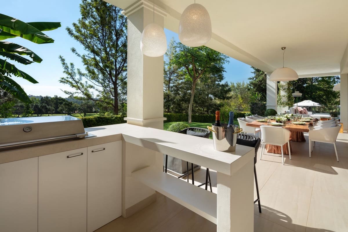 6 sovrum Villa till salu i Nueva Andalucia med pool garage - 10 395 000 € (Ref: 9657074)