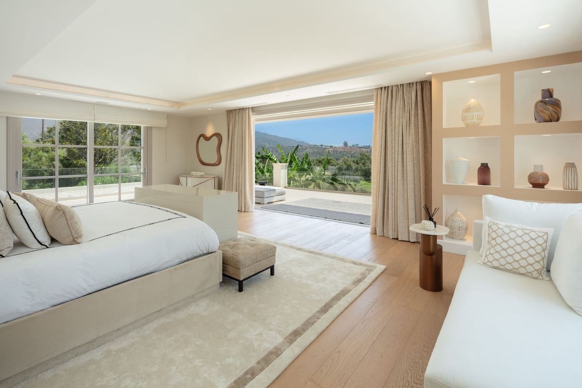 6 soveværelse Villa til salg i Nueva Andalucia med swimmingpool garage - € 10.395.000 (Ref: 9657074)