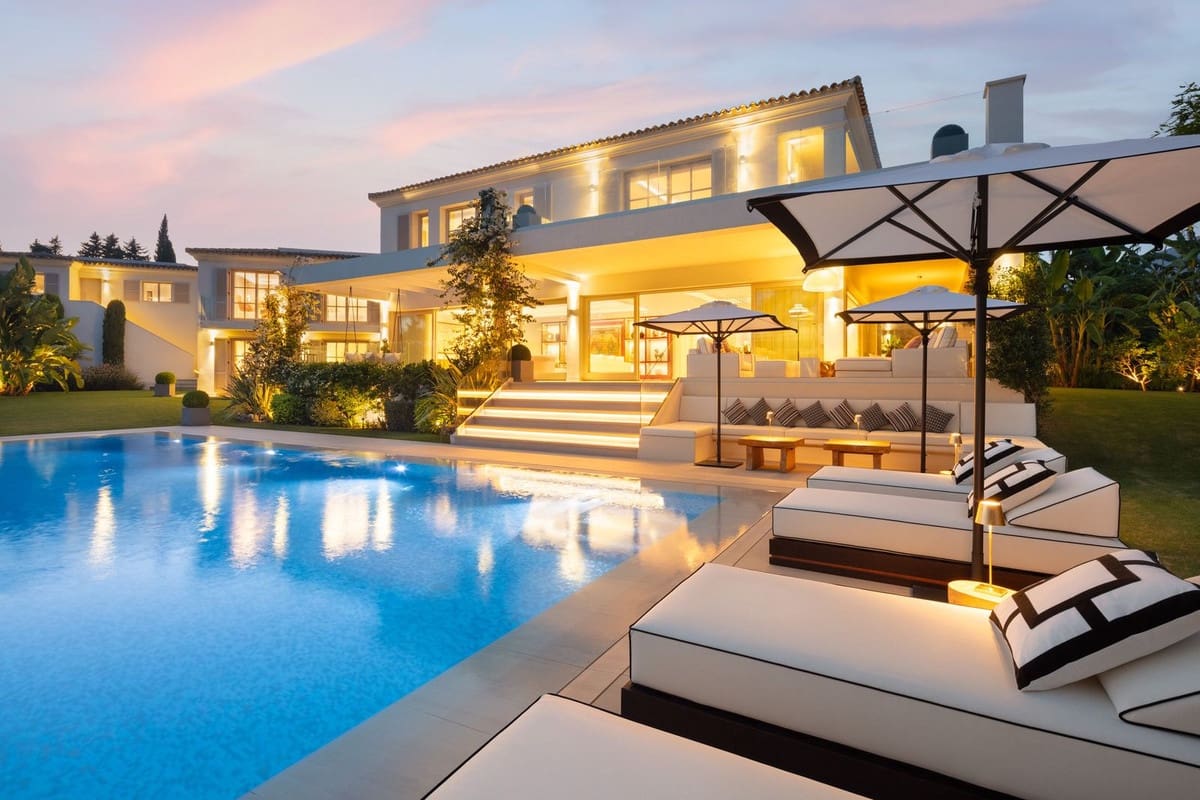 6 soveværelse Villa til salg i Nueva Andalucia med swimmingpool garage - € 10.395.000 (Ref: 9657074)