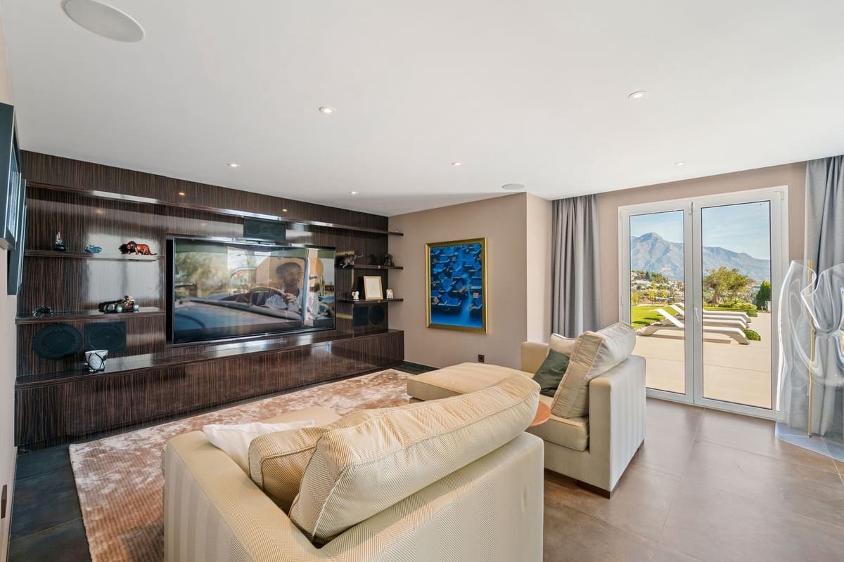 Chalet de 9 habitaciones en Benahavís en venta con piscina garaje - 8.250.000 € (Ref: 9665212)