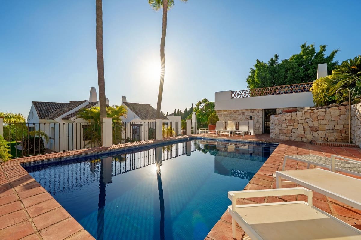 Chalet de 9 habitaciones en Benahavís en venta con piscina garaje - 8.250.000 € (Ref: 9665212)