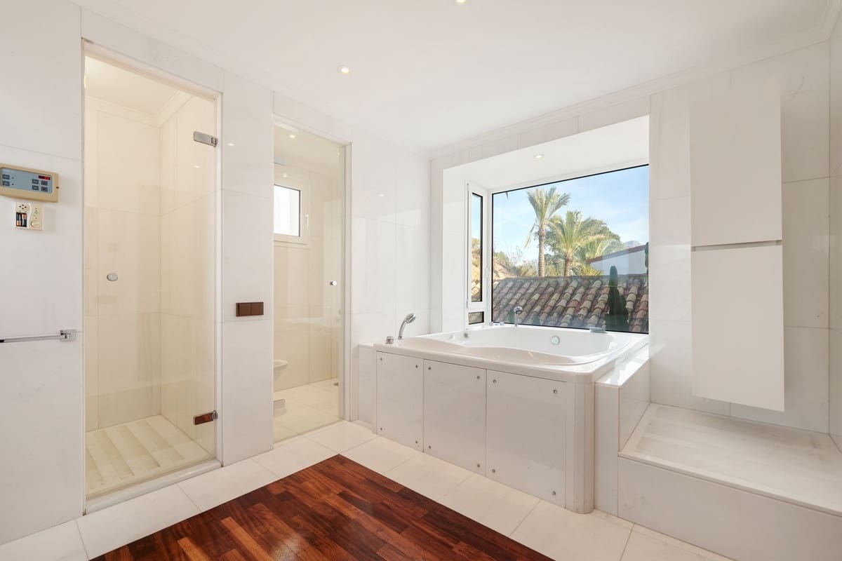 Chalet de 9 habitaciones en Benahavís en venta con piscina garaje - 8.250.000 € (Ref: 9665212)