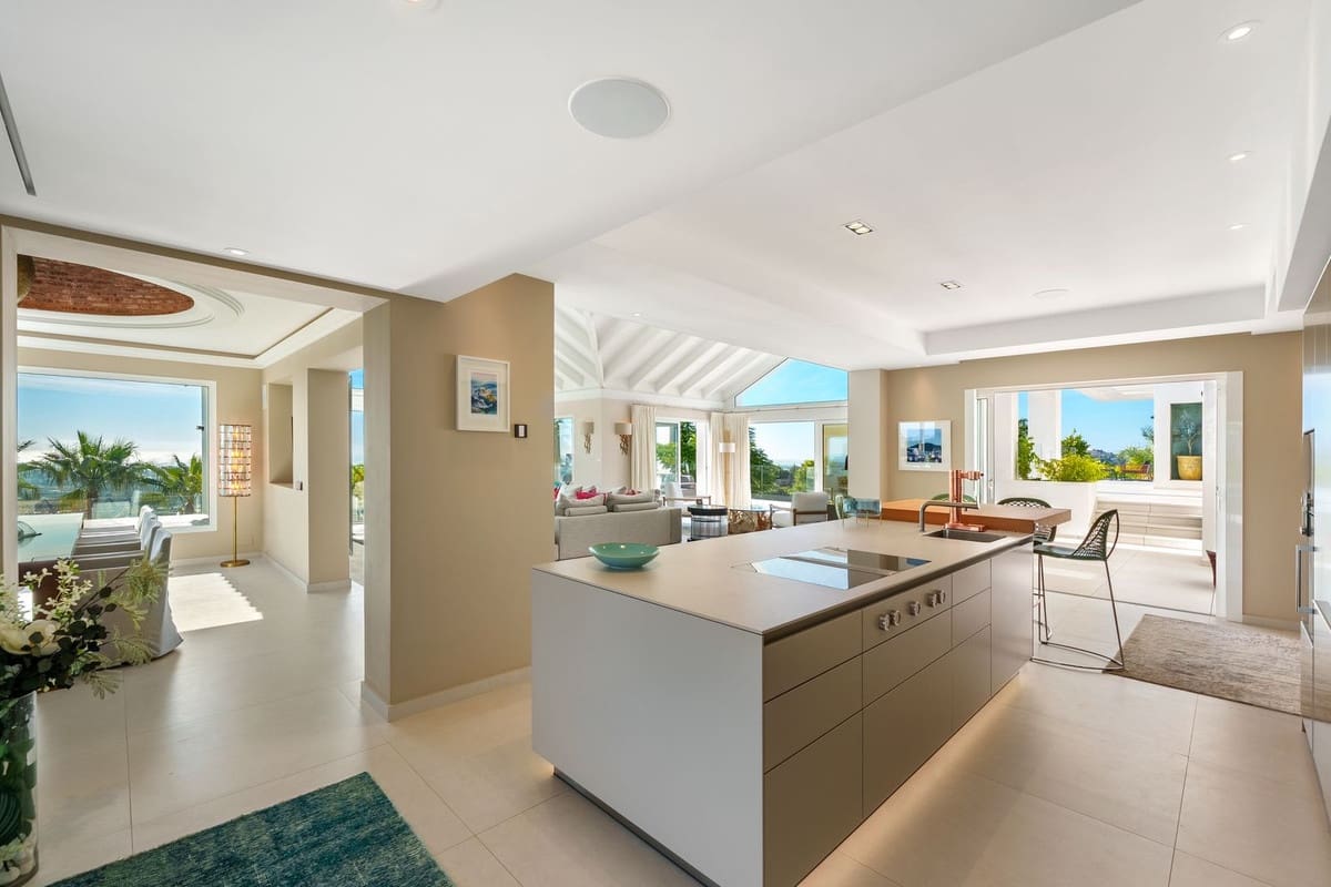 Chalet de 9 habitaciones en Benahavís en venta con piscina garaje - 8.250.000 € (Ref: 9665212)