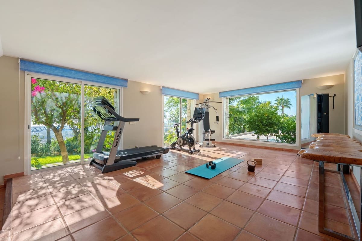 Chalet de 9 habitaciones en Benahavís en venta con piscina garaje - 8.250.000 € (Ref: 9665212)