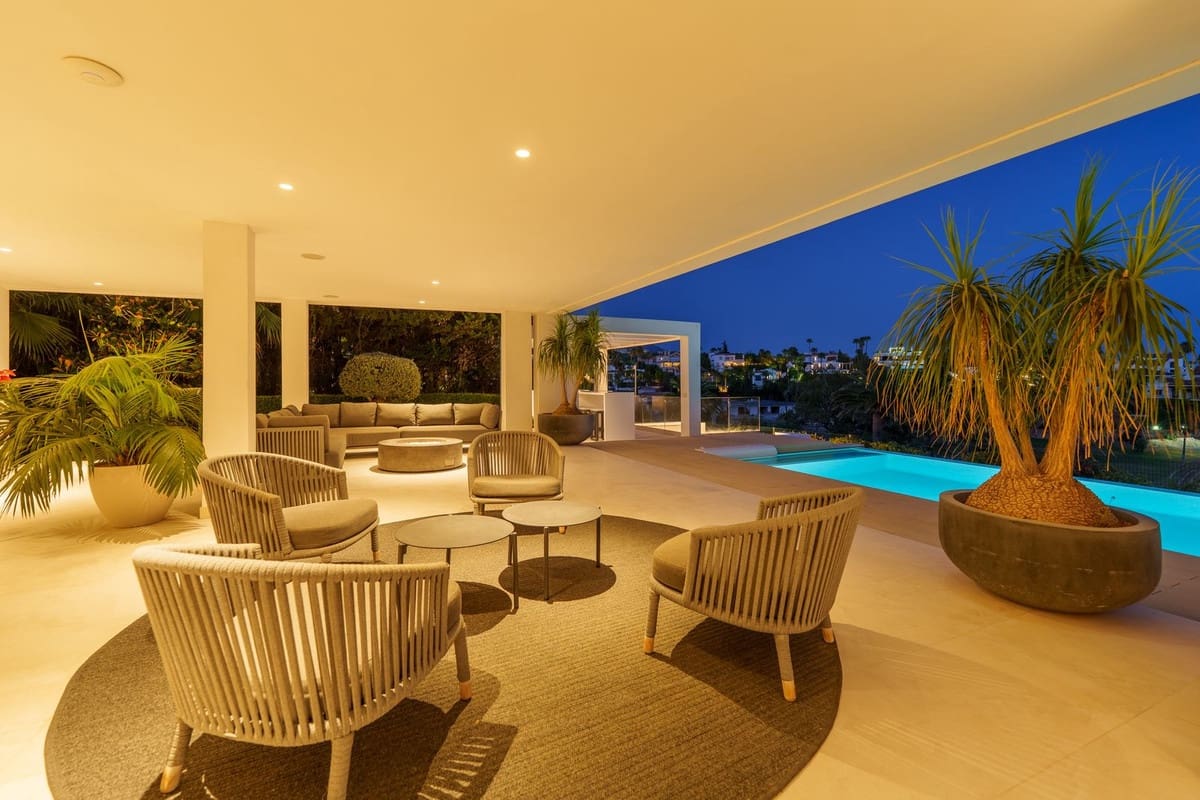 5 bedroom Villa for sale in Nueva Andalucia with pool garage - € 4,995,000 (Ref: 9668280)