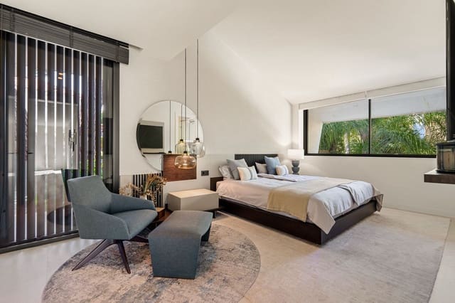 5 soverom Villa til salgs i Las Chapas, Marbella med svømmebasseng garasje - € 5 875 000 (Ref: 9669261)