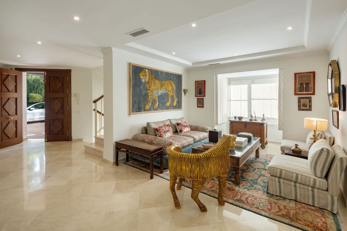 4 bedroom Villa for sale in Benahavis with pool garage - € 2,950,000 (Ref: 9669262)