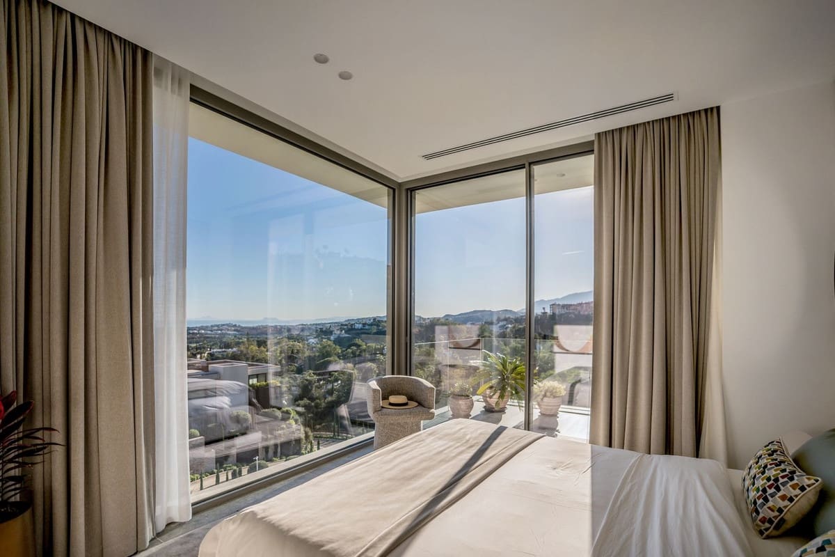 6 Zimmer Villa zu verkaufen in La Quinta mit Pool Garage - 10.995.000 € (Ref: 9671309)