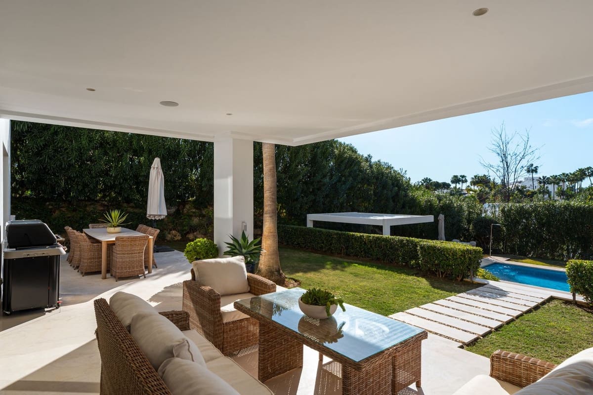 6 bedroom Villa for sale in Nueva Andalucia with pool garage - € 3,980,000 (Ref: 9672185)