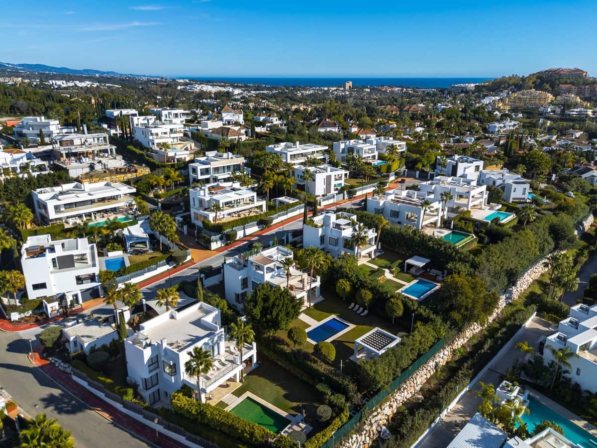 6 bedroom Villa for sale in Nueva Andalucia with pool garage - € 3,980,000 (Ref: 9672185)