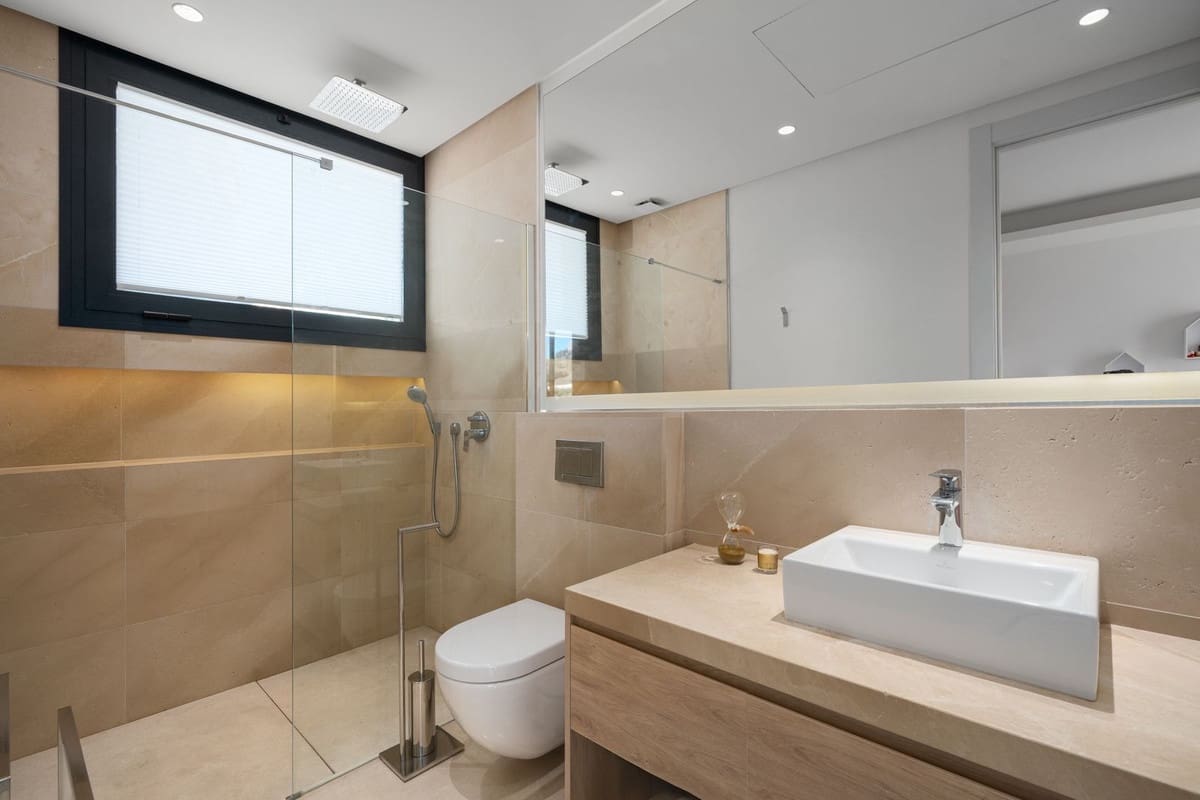 6 slaapkamer Villa te koop in Nueva Andalucia met zwembad garage - € 3.980.000 (Ref: 9672185)