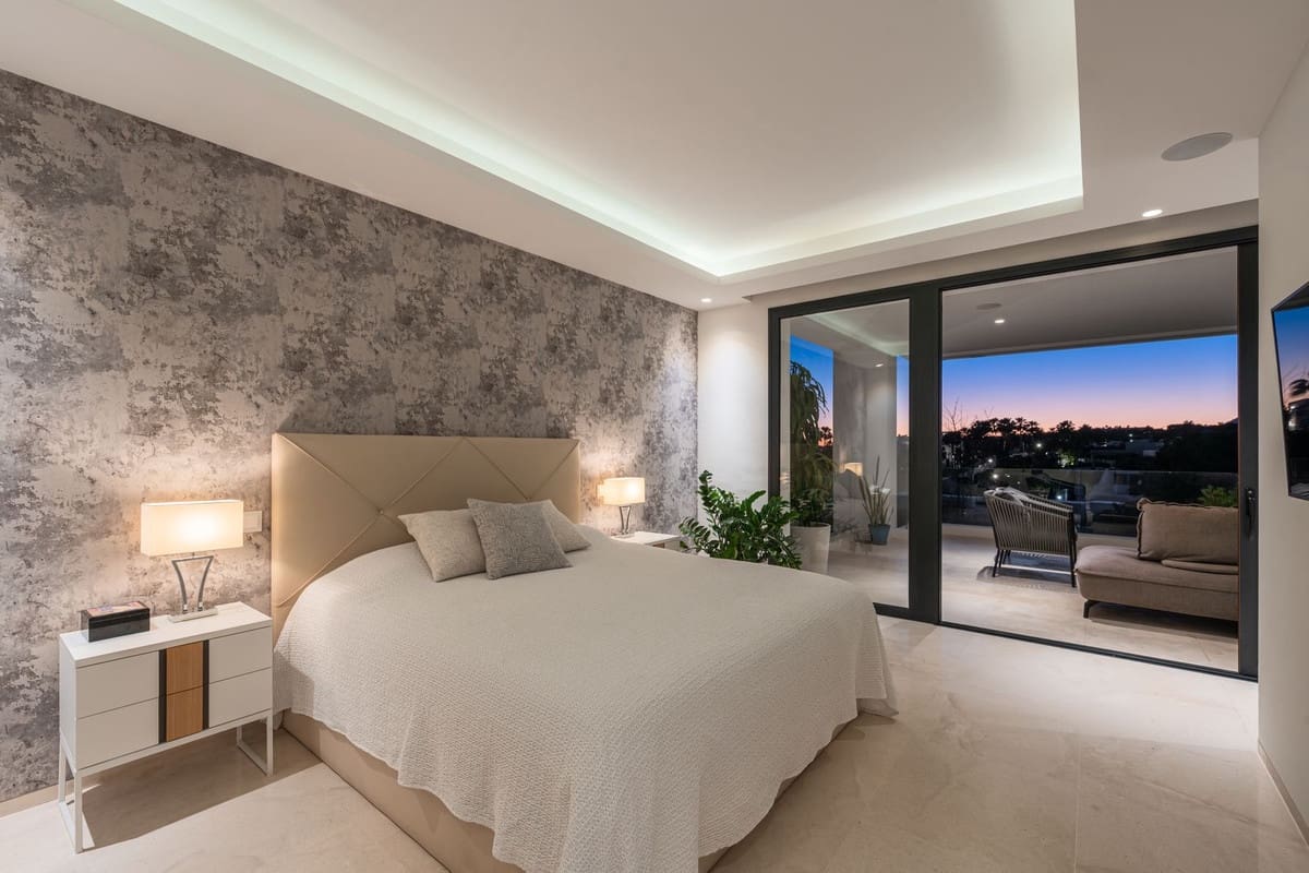 6 slaapkamer Villa te koop in Nueva Andalucia met zwembad garage - € 3.980.000 (Ref: 9672185)