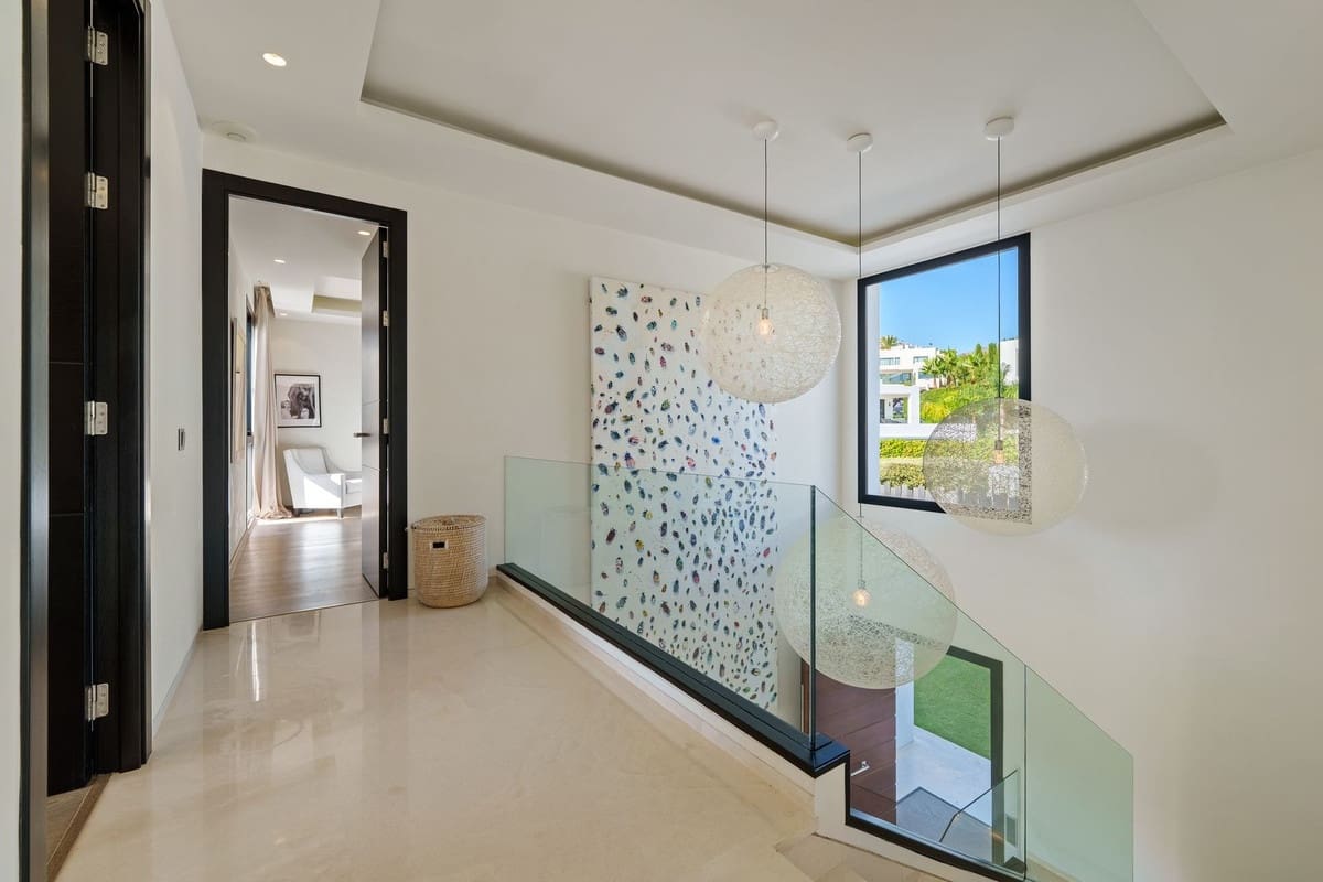 6 soveværelse Villa til salg i Nueva Andalucia med swimmingpool - € 4.290.000 (Ref: 9672334)