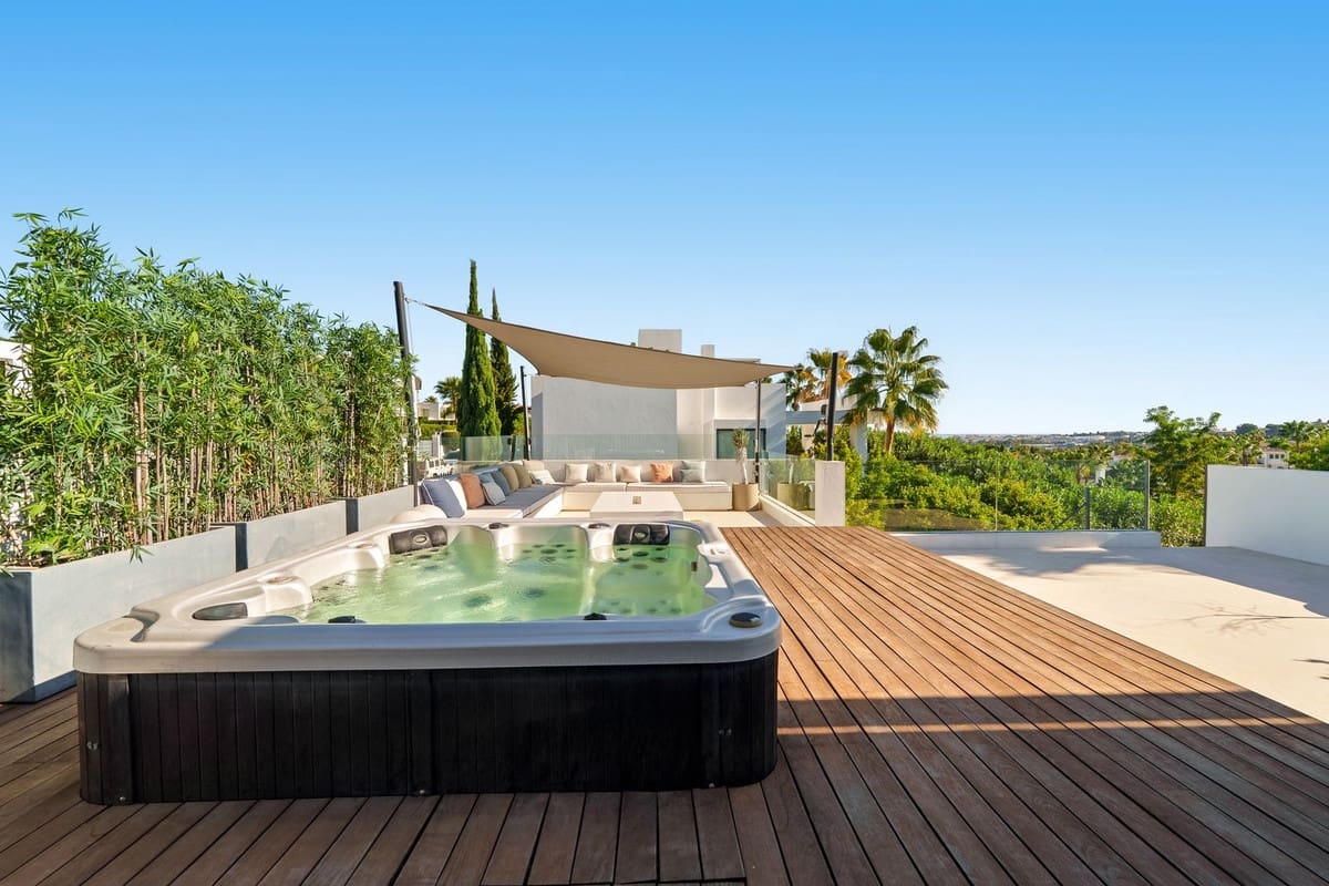 6 soveværelse Villa til salg i Nueva Andalucia med swimmingpool - € 4.290.000 (Ref: 9672334)