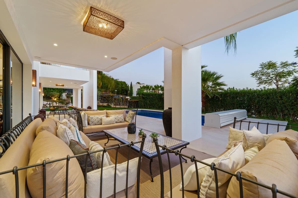 6 bedroom Villa for sale in Nueva Andalucia with pool - € 4,190,000 (Ref: 9672336)