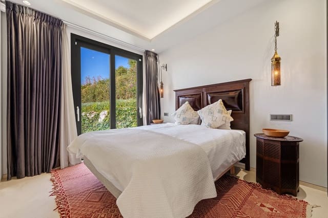 6 bedroom Villa for sale in Nueva Andalucia, Marbella with pool - € 4,190,000 (Ref: 9672336)
