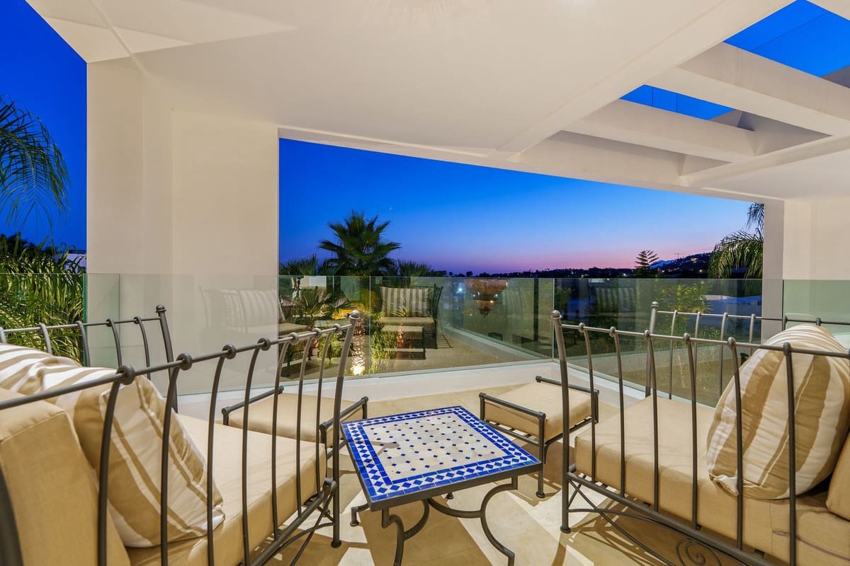 6 bedroom Villa for sale in Nueva Andalucia with pool - € 4,190,000 (Ref: 9672336)