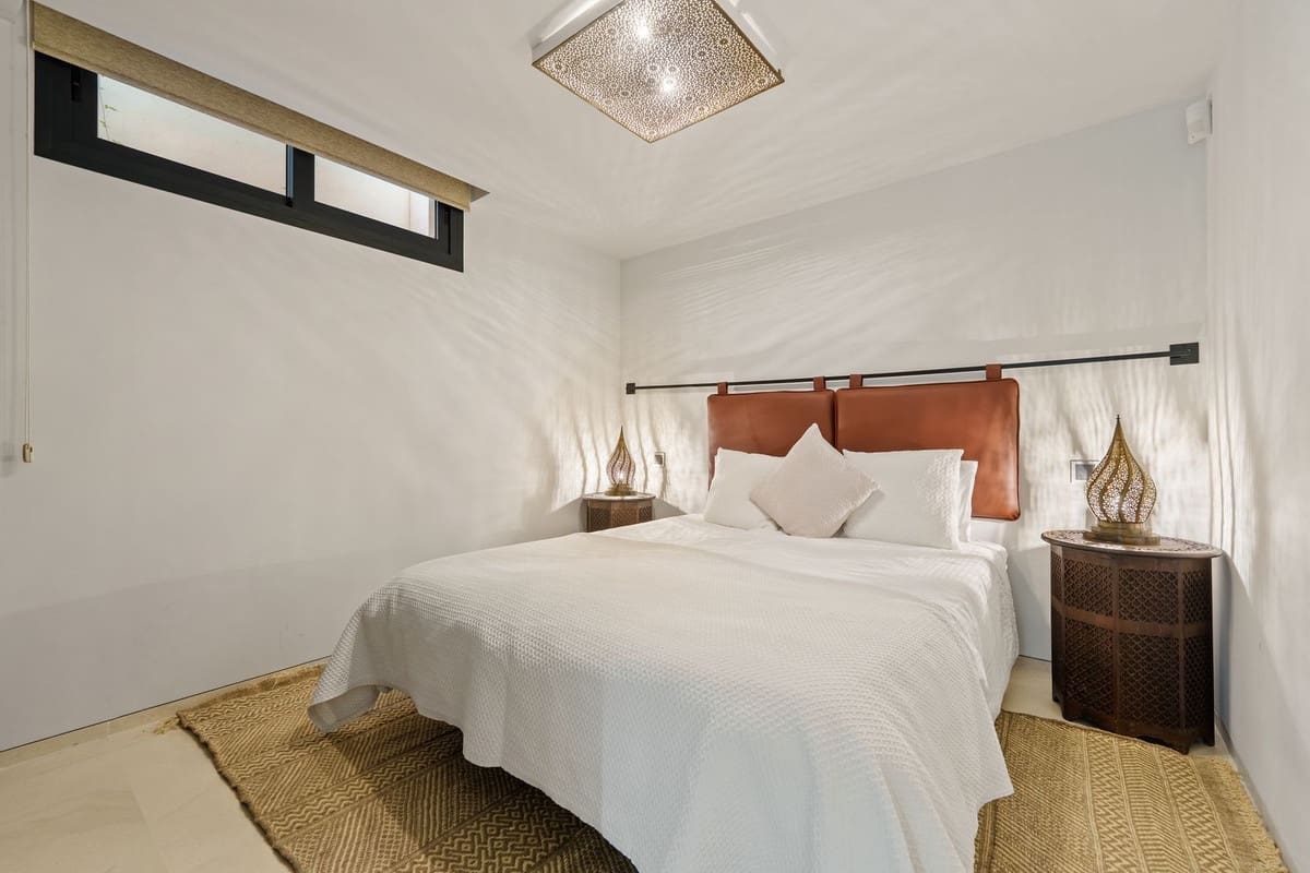 6 slaapkamer Villa te koop in Nueva Andalucia met zwembad - € 4.190.000 (Ref: 9672336)