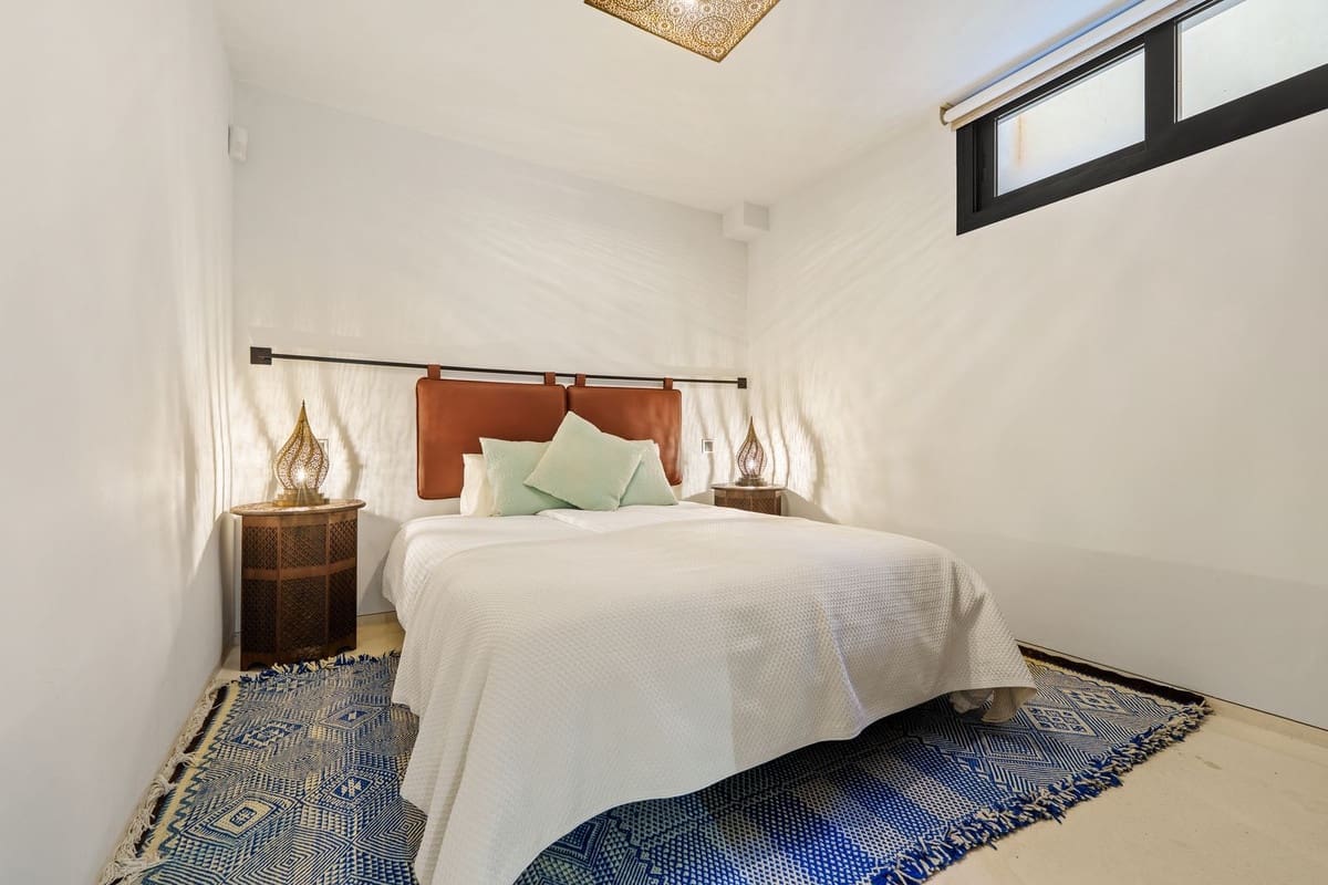 6 slaapkamer Villa te koop in Nueva Andalucia met zwembad - € 4.190.000 (Ref: 9672336)