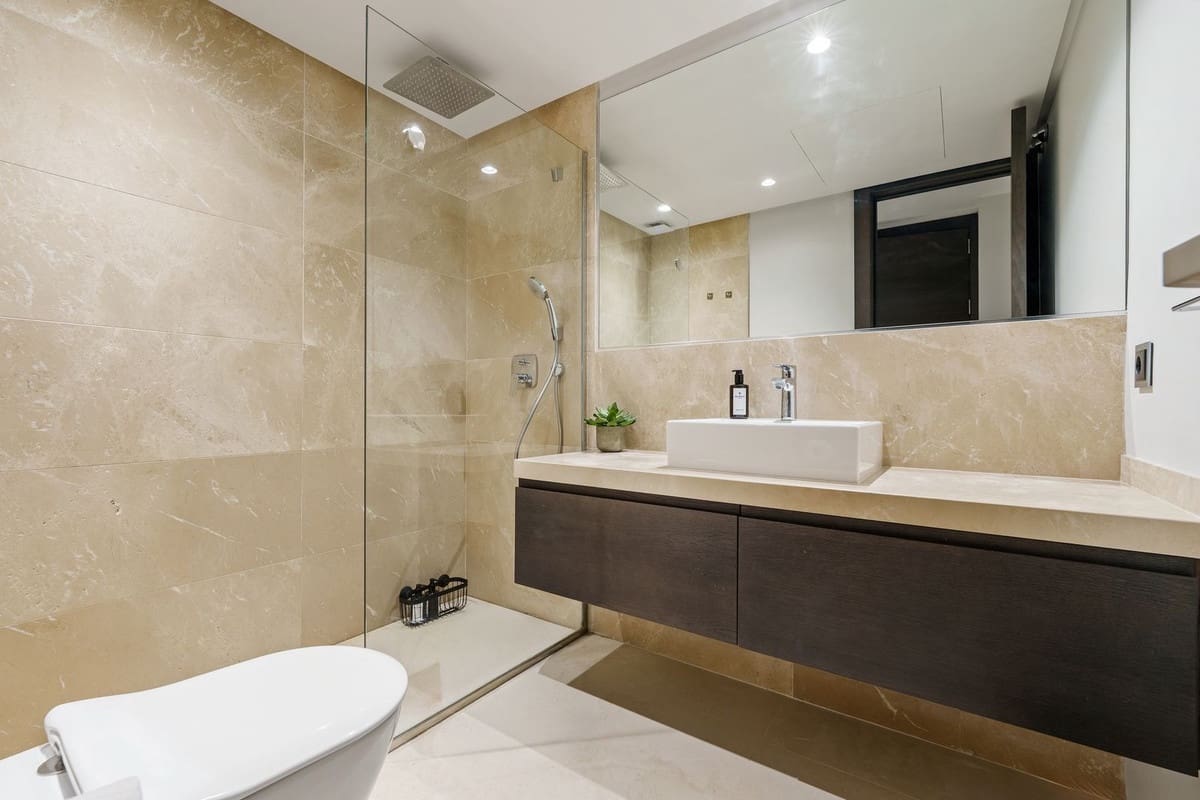 6 slaapkamer Villa te koop in Nueva Andalucia met zwembad - € 4.190.000 (Ref: 9672336)