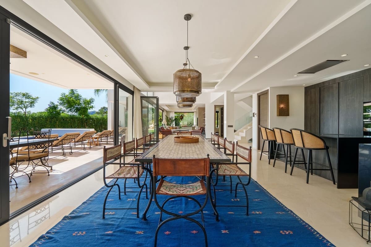 6 slaapkamer Villa te koop in Nueva Andalucia met zwembad - € 4.190.000 (Ref: 9672336)