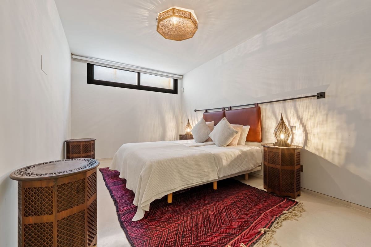 6 slaapkamer Villa te koop in Nueva Andalucia met zwembad - € 4.190.000 (Ref: 9672336)