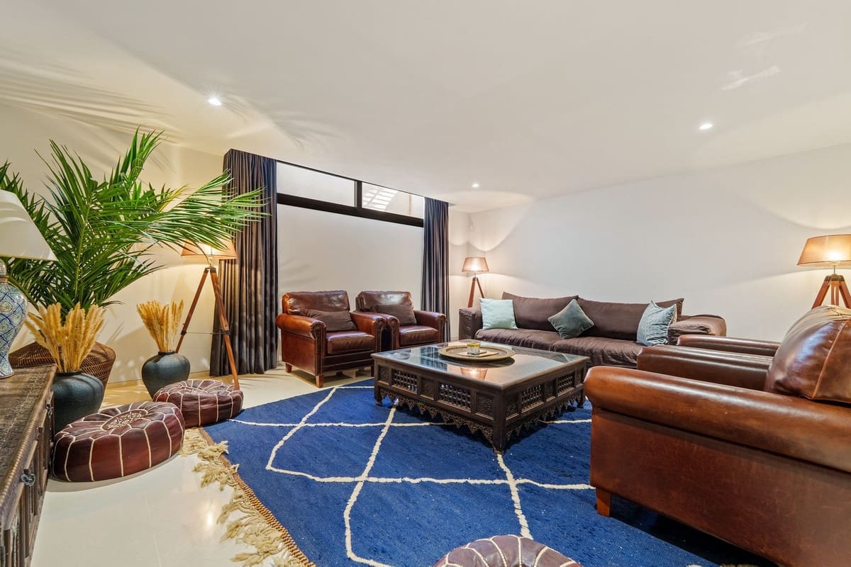 6 slaapkamer Villa te koop in Nueva Andalucia met zwembad - € 4.190.000 (Ref: 9672336)