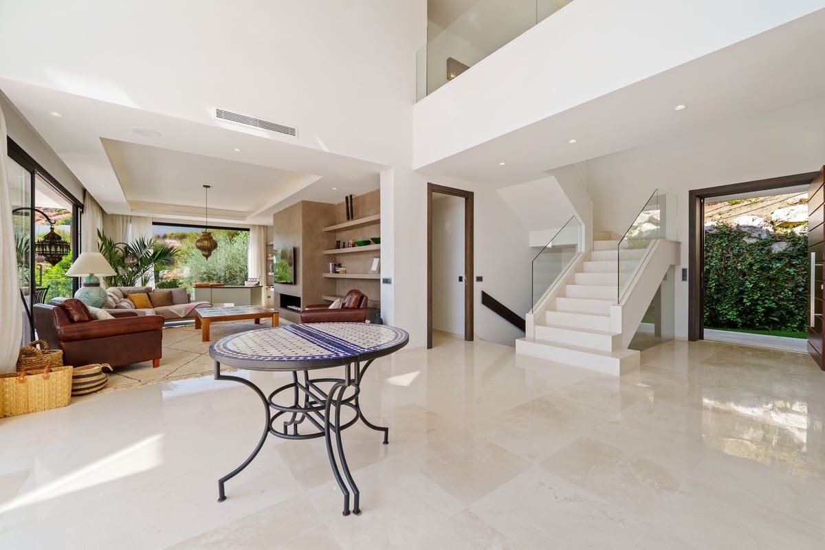6 bedroom Villa for sale in Nueva Andalucia with pool - € 3,895,000 (Ref: 9672336)