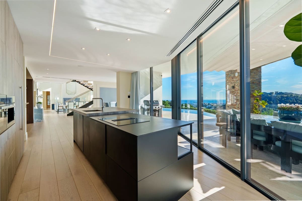 5 sypialnia Willa na sprzedaż w Benahavis z basenem garażem - 8 995 000 € (Ref: 9676001)