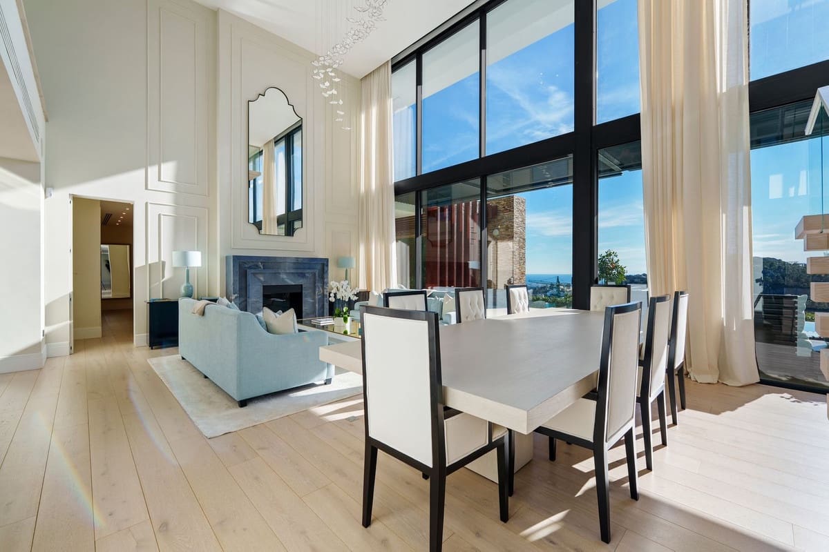 5 bedroom Villa for sale in Benahavis with pool garage - € 8,995,000 (Ref: 9676001)