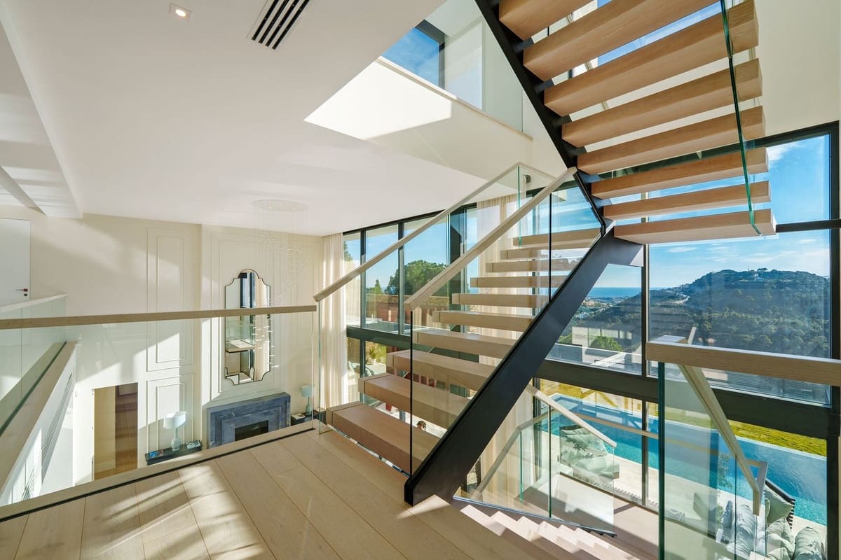 5 bedroom Villa for sale in Benahavis with pool garage - € 8,995,000 (Ref: 9676001)