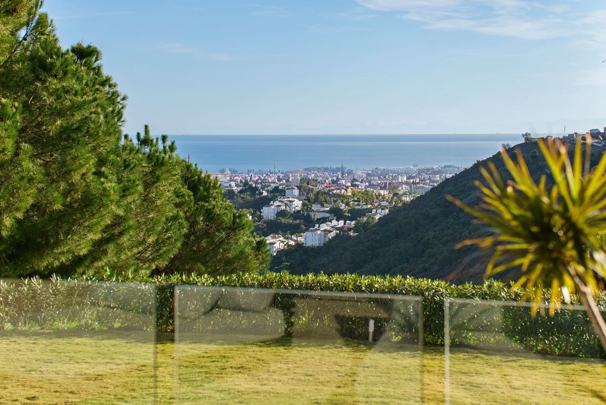 5 bedroom Villa for sale in Benahavis with pool garage - € 8,995,000 (Ref: 9676001)