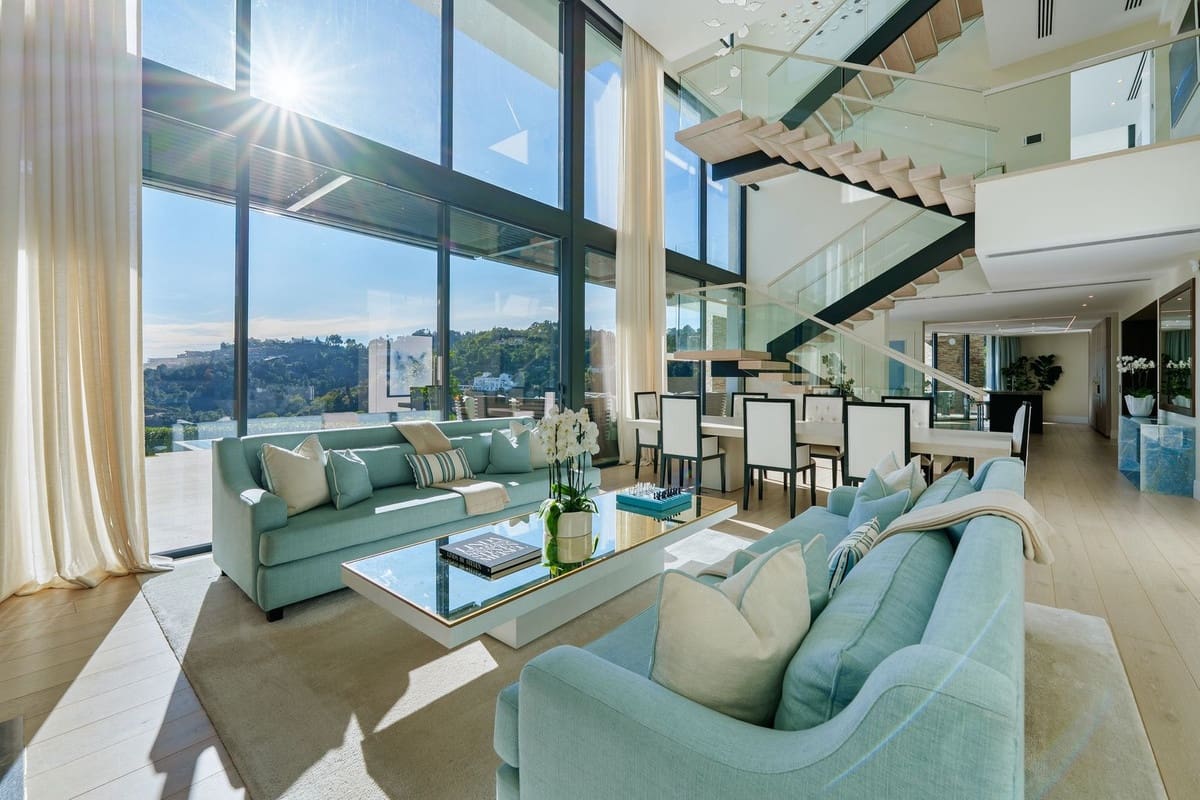 5 bedroom Villa for sale in Benahavis with pool garage - € 8,995,000 (Ref: 9676001)