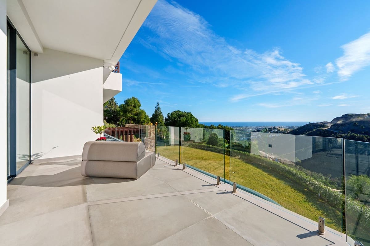 5 bedroom Villa for sale in Benahavis with pool garage - € 8,995,000 (Ref: 9676001)