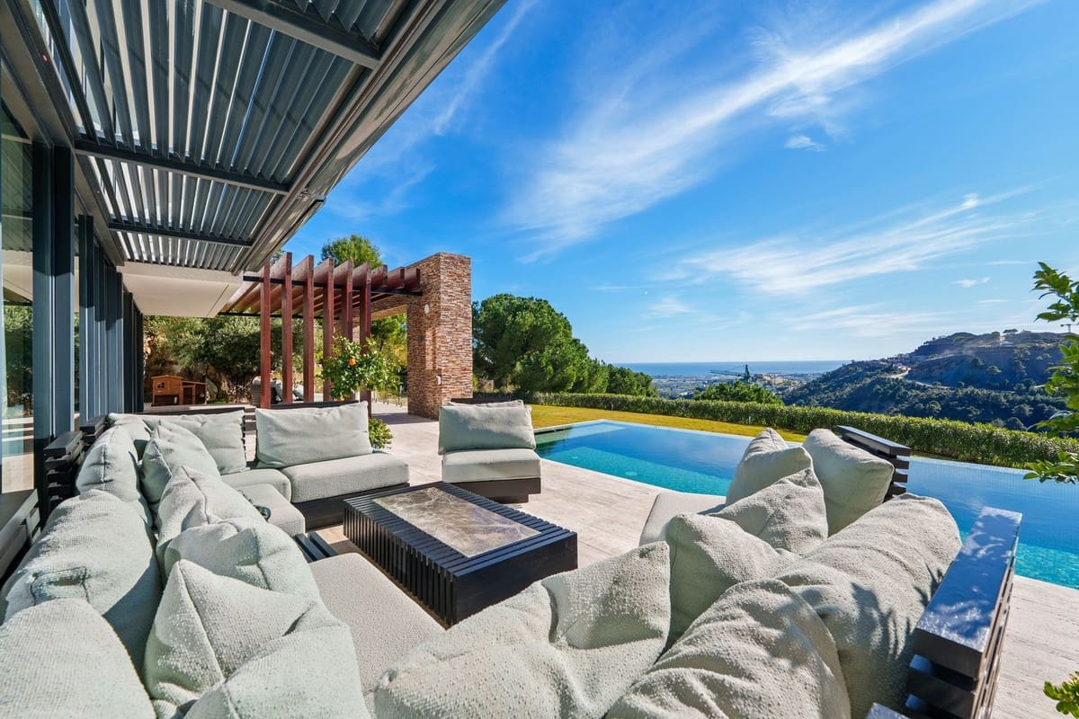 5 bedroom Villa for sale in Benahavis with pool garage - € 8,995,000 (Ref: 9676001)
