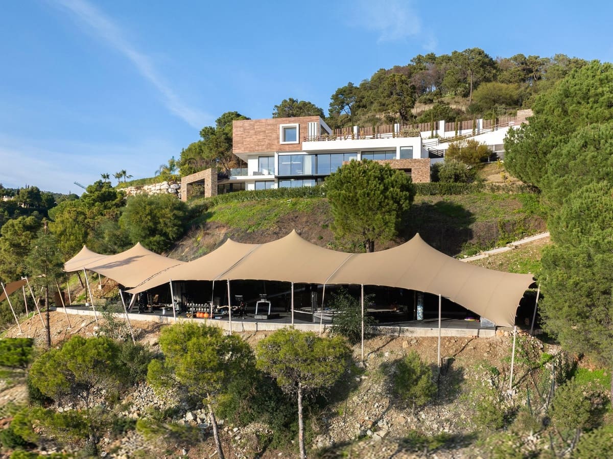 5 bedroom Villa for sale in Benahavis with pool garage - € 8,995,000 (Ref: 9676001)